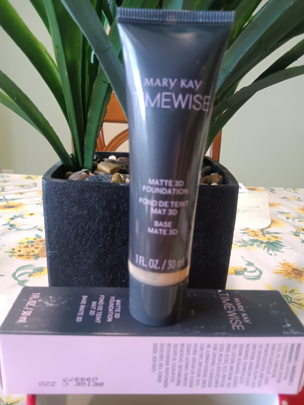 Mary Kay TimeWise Matte 3D Foundation - Neutral Beige 220 Combined Skin